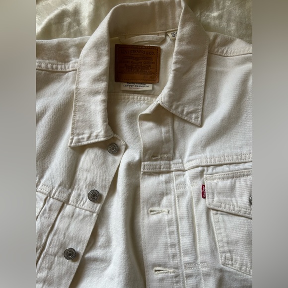 White Levi’s Denim Jacket - Picture 1 of 6